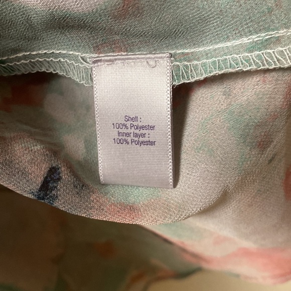 Jennifer Lopez Flowy Blouse - Picture 8 of 8